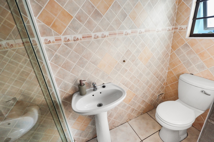 To Let 5 Bedroom Property for Rent in Vincent Eastern Cape